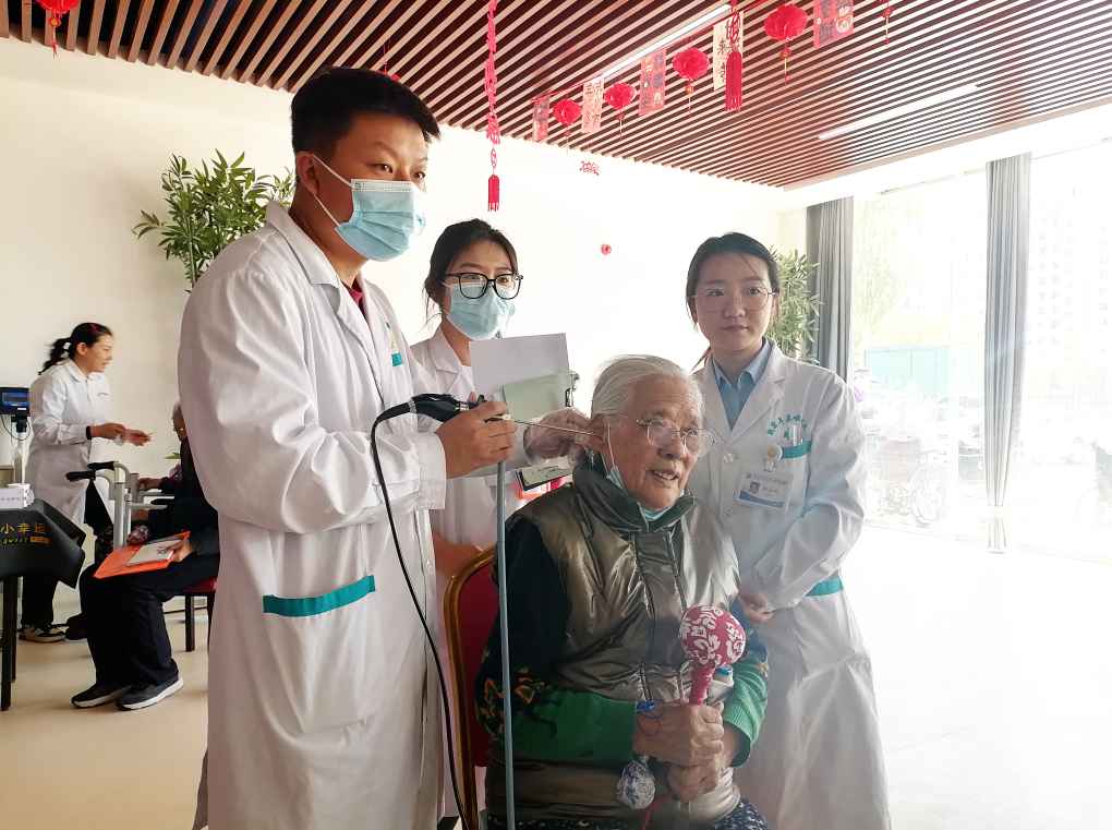 【聚焦凯霖】康养赶大集、初夏享安康｜凯霖耳鼻喉医院开展母亲节公益义诊